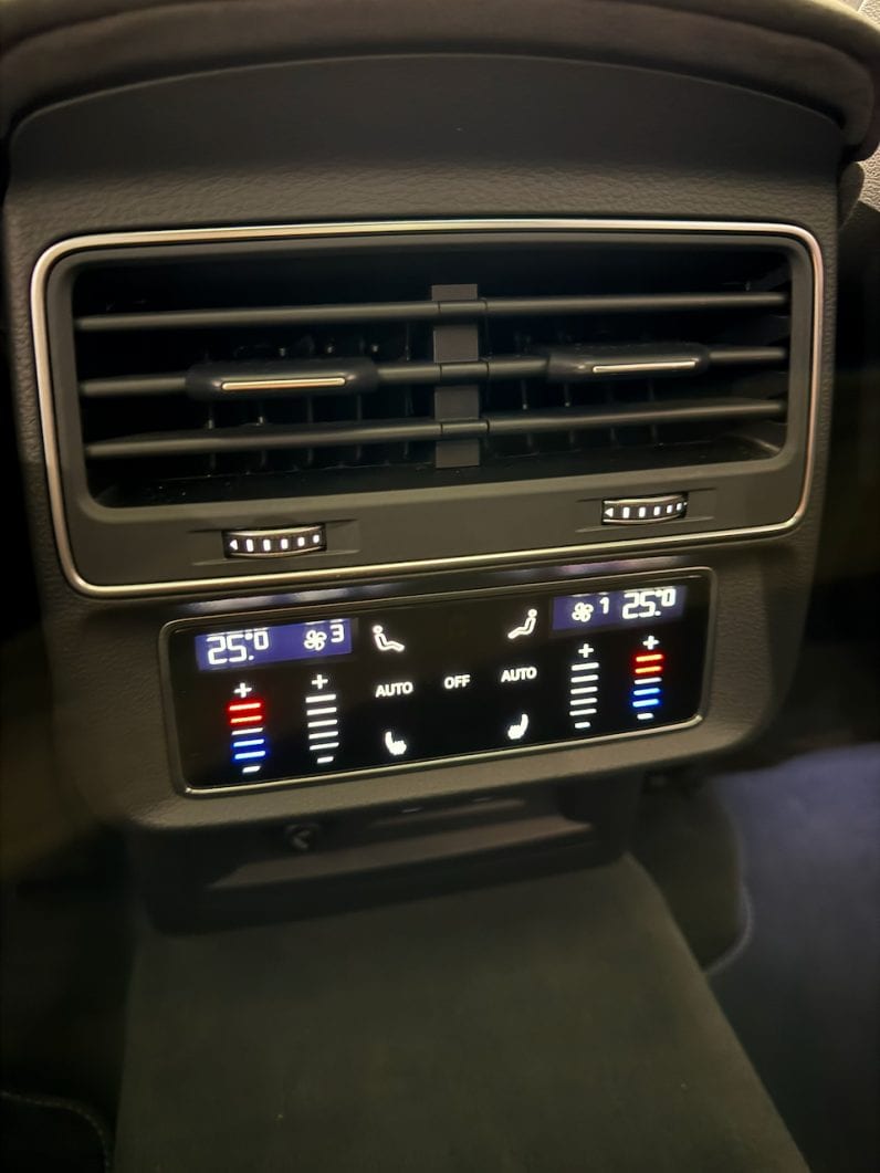 
								AUDI RSQ8 4.0 v8 TFSI 600 ch QUATTRO PACK RS DYNAMIC full									