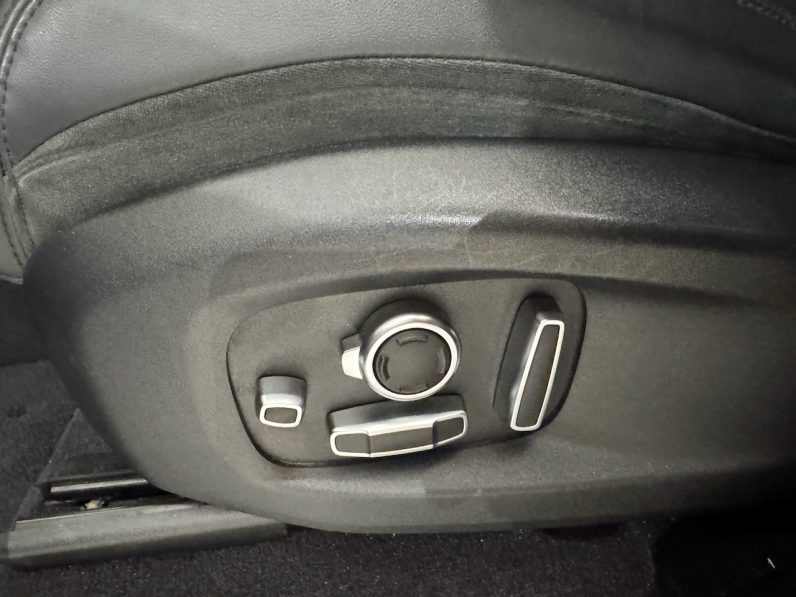 
								LAND ROVER RANGE ROVER SPORT II phase 2 SVR 5.0 V8 575 CH full									