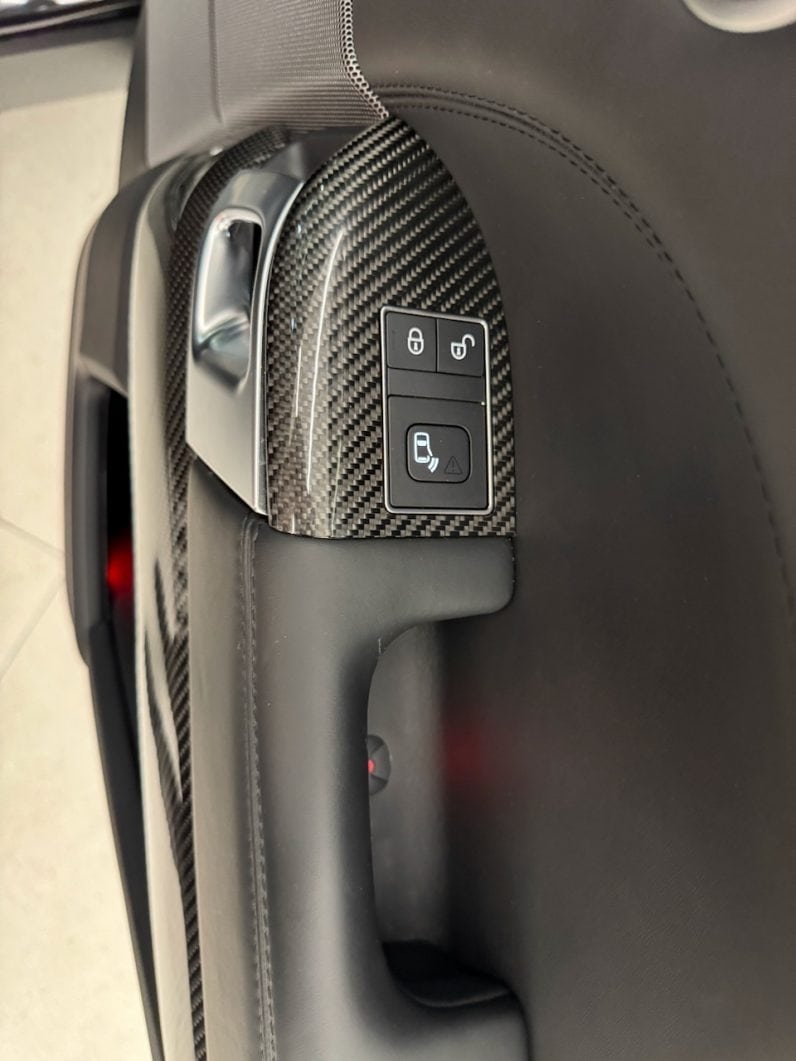 
								LAND ROVER RANGE ROVER SPORT II phase 2 SVR 5.0 V8 575 CH full									