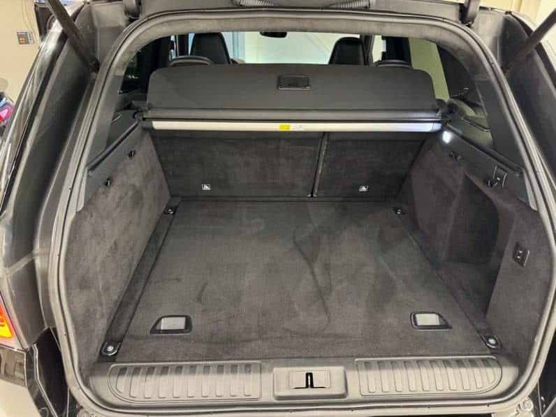 
								LAND ROVER RANGE ROVER SPORT II phase 2 SVR 5.0 V8 575 CH full									