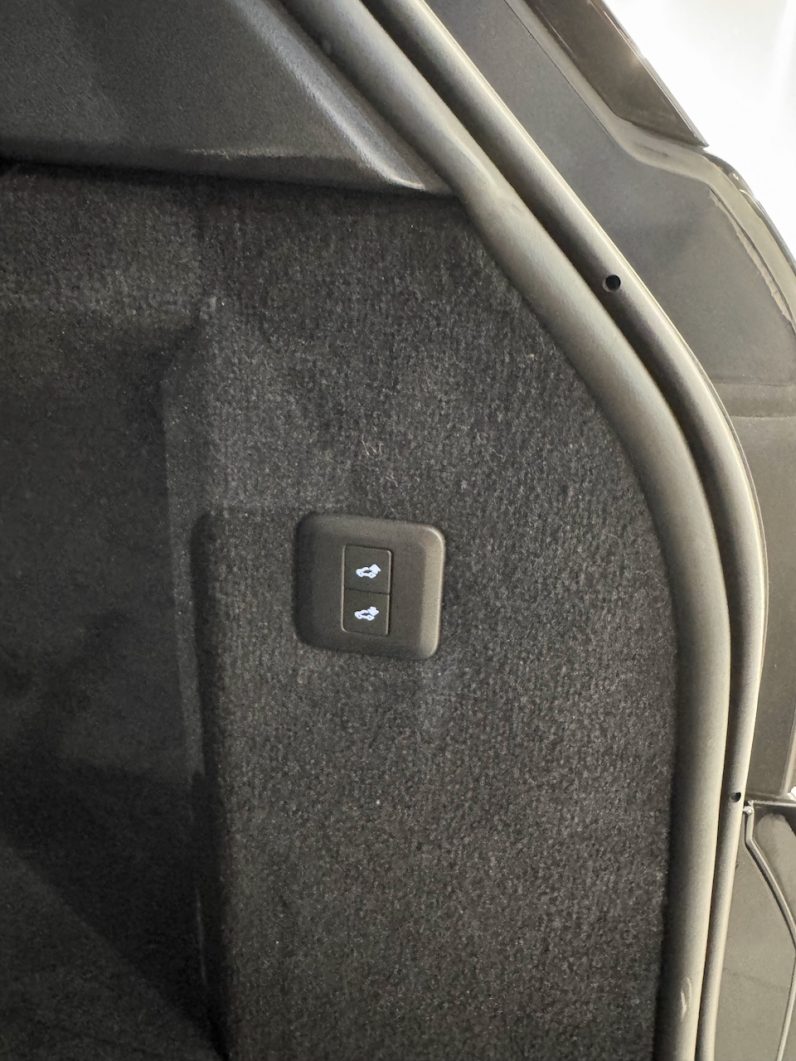 
								LAND ROVER RANGE ROVER SPORT II phase 2 SVR 5.0 V8 575 CH full									