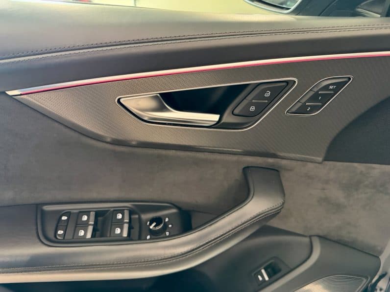 
								AUDI RSQ8 4.0 v8 TFSI 600 ch QUATTRO PACK RS DYNAMIC full									