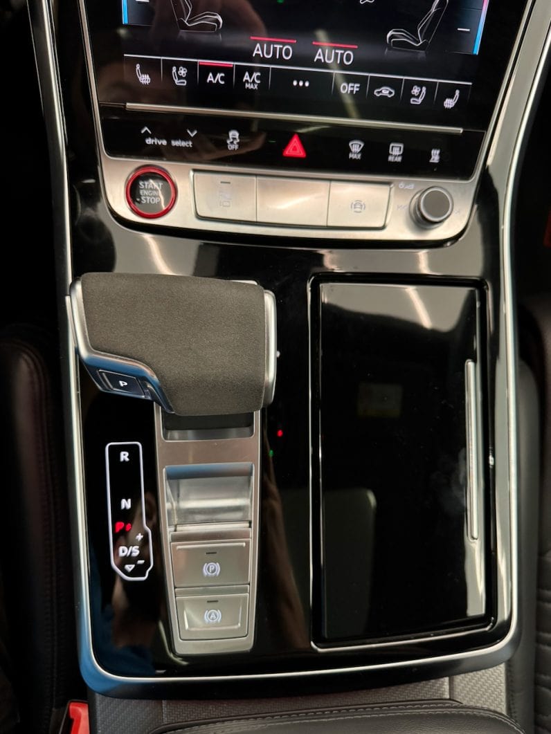 
								AUDI RSQ8 4.0 v8 TFSI 600 ch QUATTRO PACK RS DYNAMIC full									