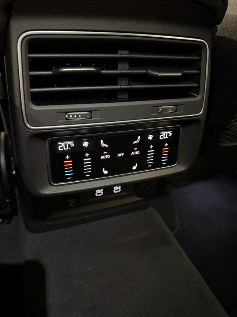 
								AUDI RSQ8 4.0 v8 TFSI 600 ch QUATTRO PACK RS DYNAMIC full									