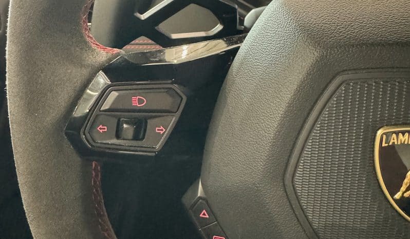
								LAMBORGHINI HURACAN 5.2 V10 LP 640-4 EVO full									