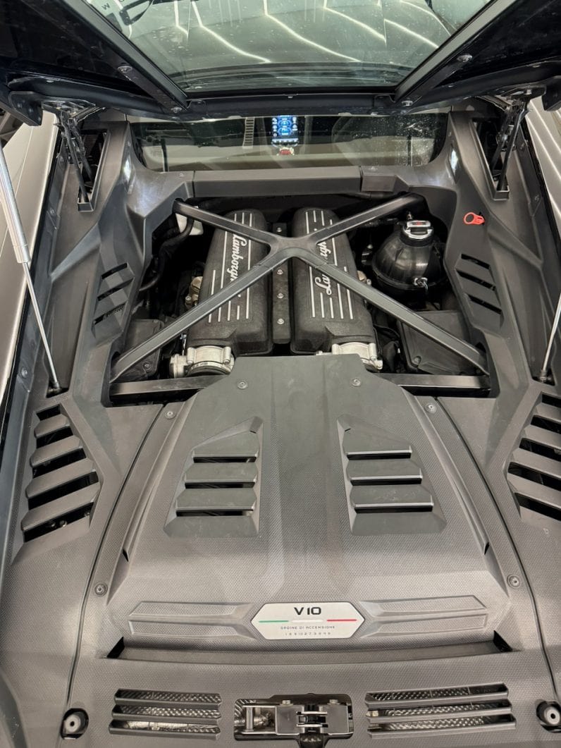 
								LAMBORGHINI HURACAN 5.2 V10 LP 640-4 EVO full									