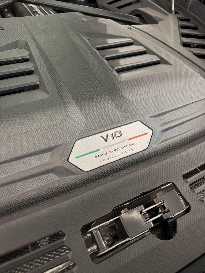 
								LAMBORGHINI HURACAN 5.2 V10 LP 640-4 EVO full									