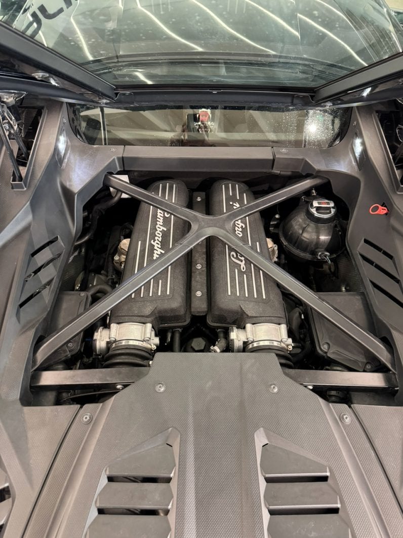 
								LAMBORGHINI HURACAN 5.2 V10 LP 640-4 EVO full									