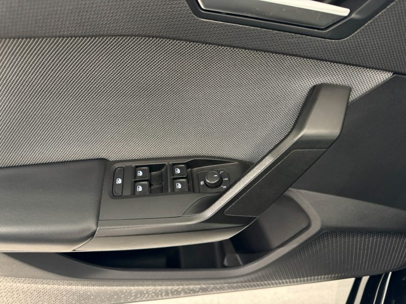 
								Seat Leon 1.0 ETSI MILD HYBRIDE 110 CV URBAN full									