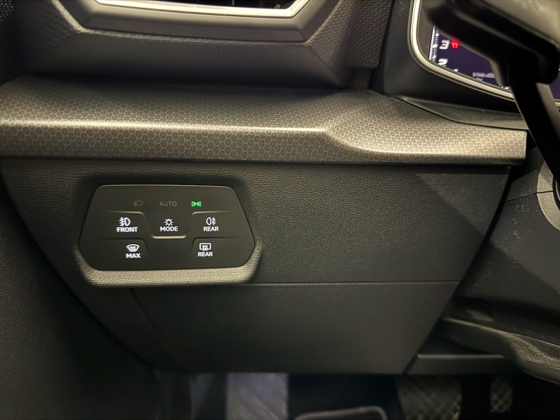 
								Seat Leon 1.0 ETSI MILD HYBRIDE 110 CV URBAN full									