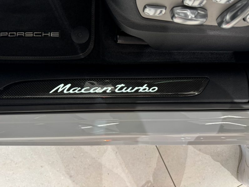 
								PORSCHE MACAN TURBO 3.6 V6 PDK 400 CH full									