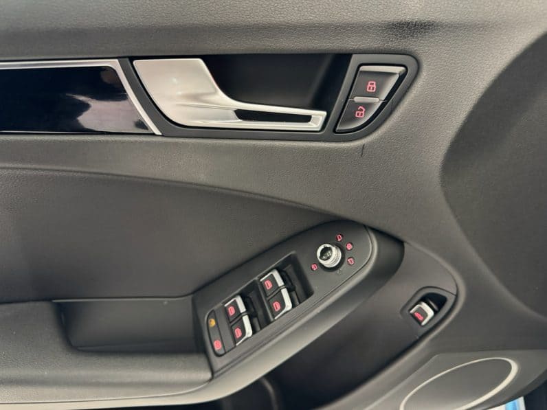 
								AUDI RS4 Quattro (B8) Avant 4.2 TFSi V8 S-Tronic 450 cv full									