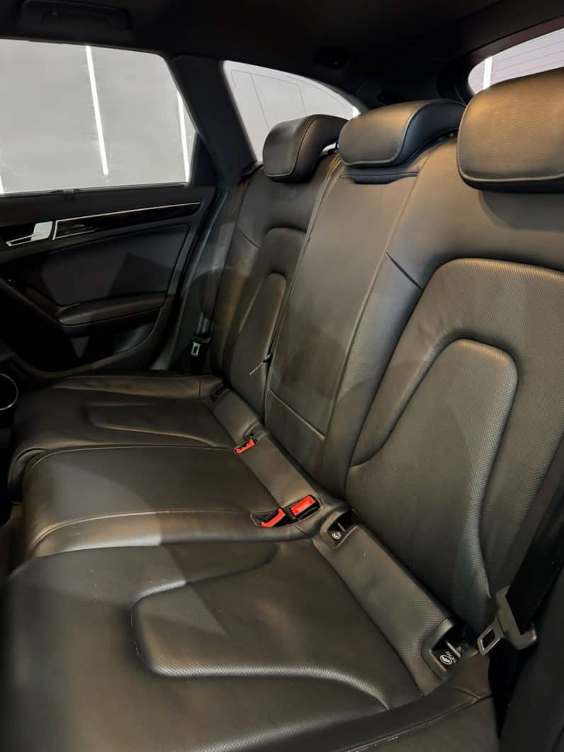 
								AUDI RS4 Quattro (B8) Avant 4.2 TFSi V8 S-Tronic 450 cv full									