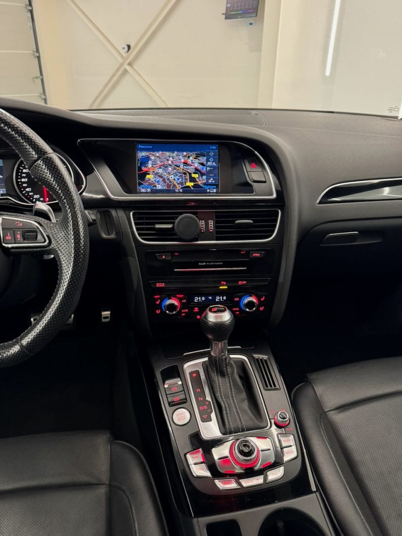 
								AUDI RS4 Quattro (B8) Avant 4.2 TFSi V8 S-Tronic 450 cv full									