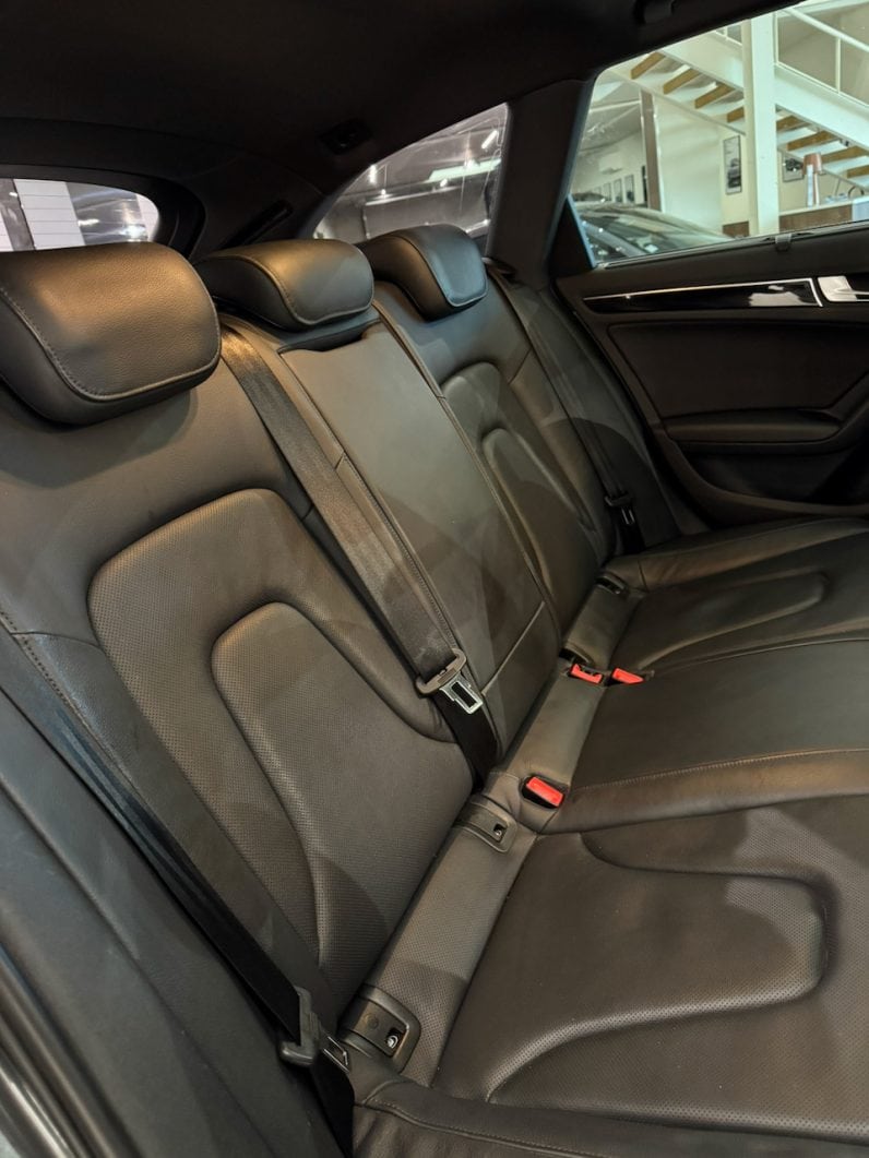 
								AUDI RS4 Quattro (B8) Avant 4.2 TFSi V8 S-Tronic 450 cv full									