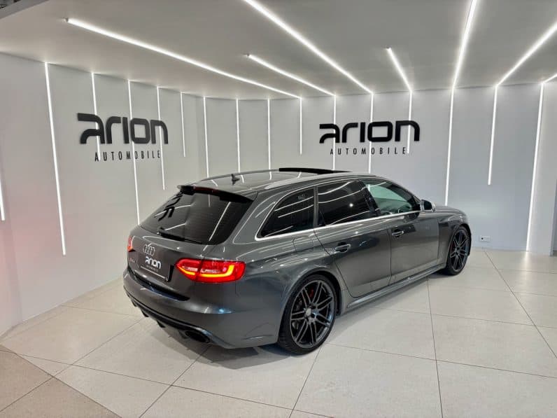 
								AUDI RS4 Quattro (B8) Avant 4.2 TFSi V8 S-Tronic 450 cv full									