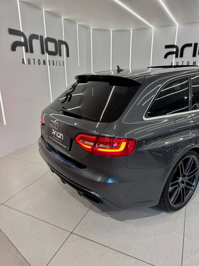 
								AUDI RS4 Quattro (B8) Avant 4.2 TFSi V8 S-Tronic 450 cv full									