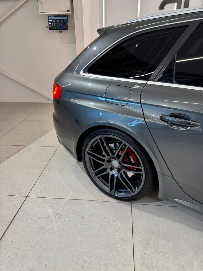 
								AUDI RS4 Quattro (B8) Avant 4.2 TFSi V8 S-Tronic 450 cv full									