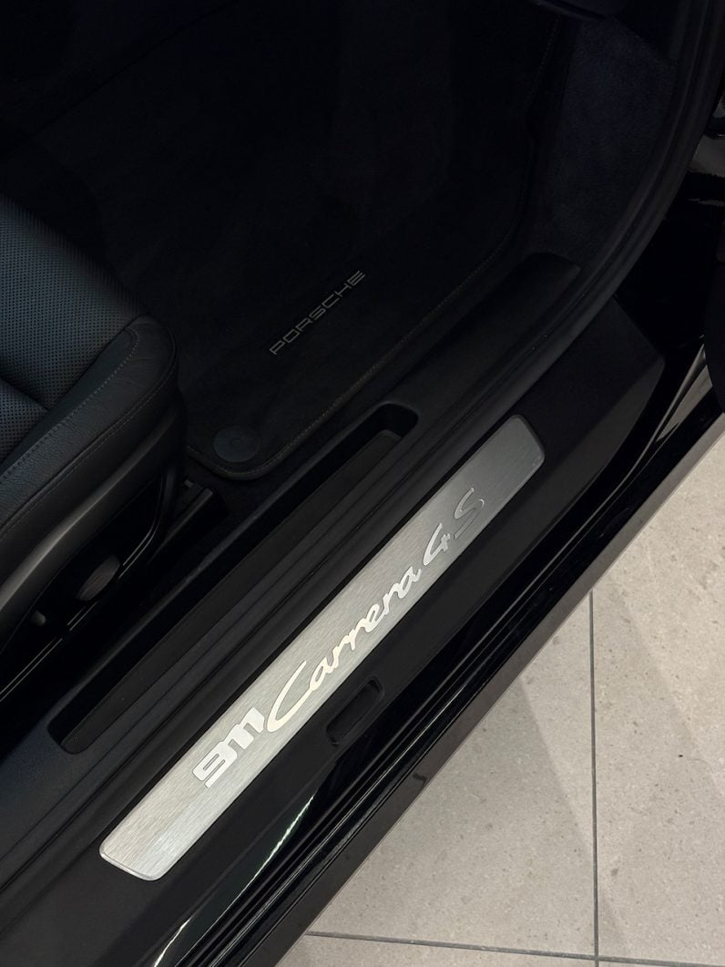 
								PORSCHE 911 992 Carrera 4S Coupé 3.0 PDK 450 cv full									