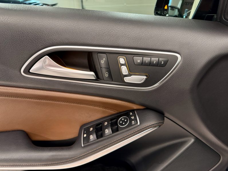 
								MERCEDES-BENZ Classe A 45 AMG Phase 2 2.0 4MATIC 7G-DCT 381 cv full									