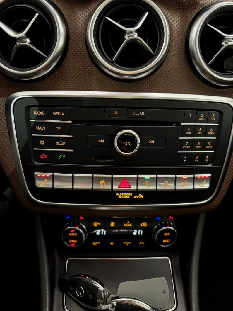 
								MERCEDES-BENZ Classe A 45 AMG Phase 2 2.0 4MATIC 7G-DCT 381 cv full									