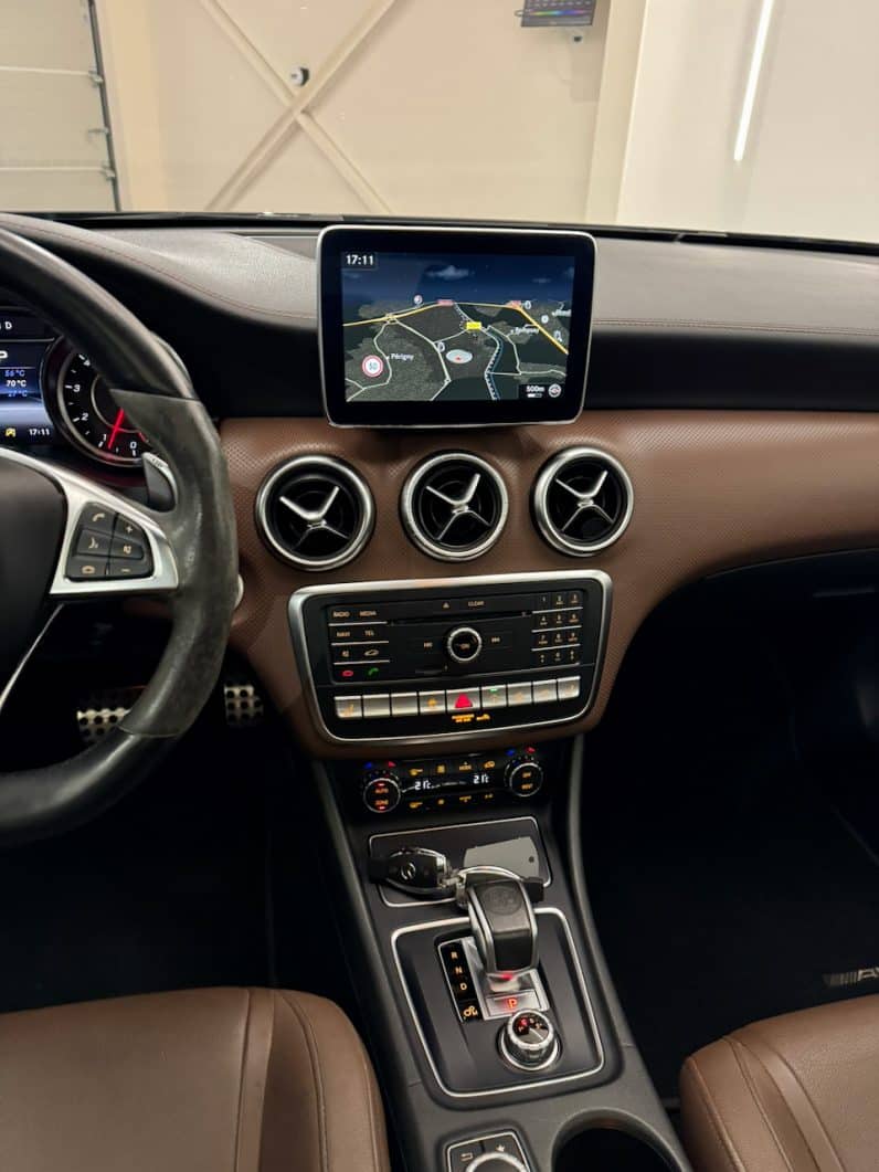 
								MERCEDES-BENZ Classe A 45 AMG Phase 2 2.0 4MATIC 7G-DCT 381 cv full									