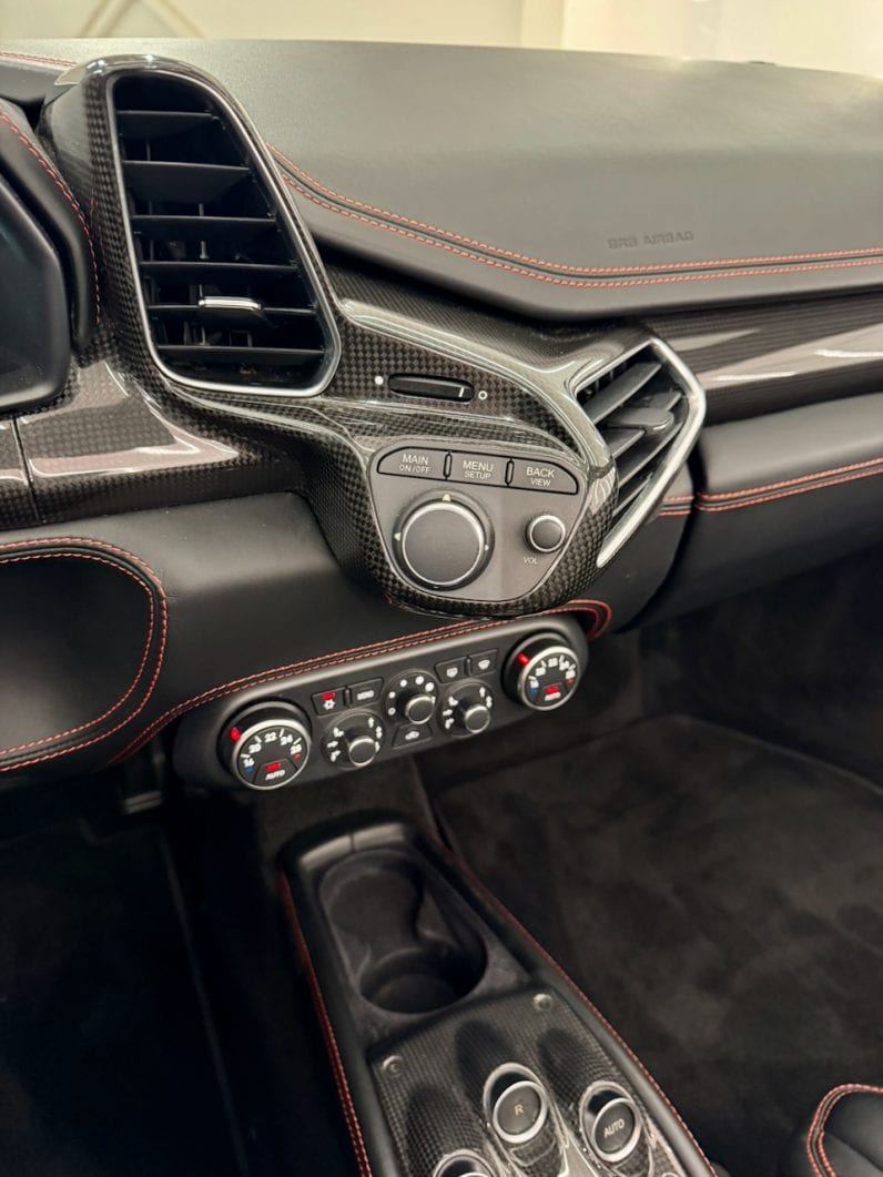 
								FERRARI 458 ITALIA SPIDER 4.5 V8 570 cv full									