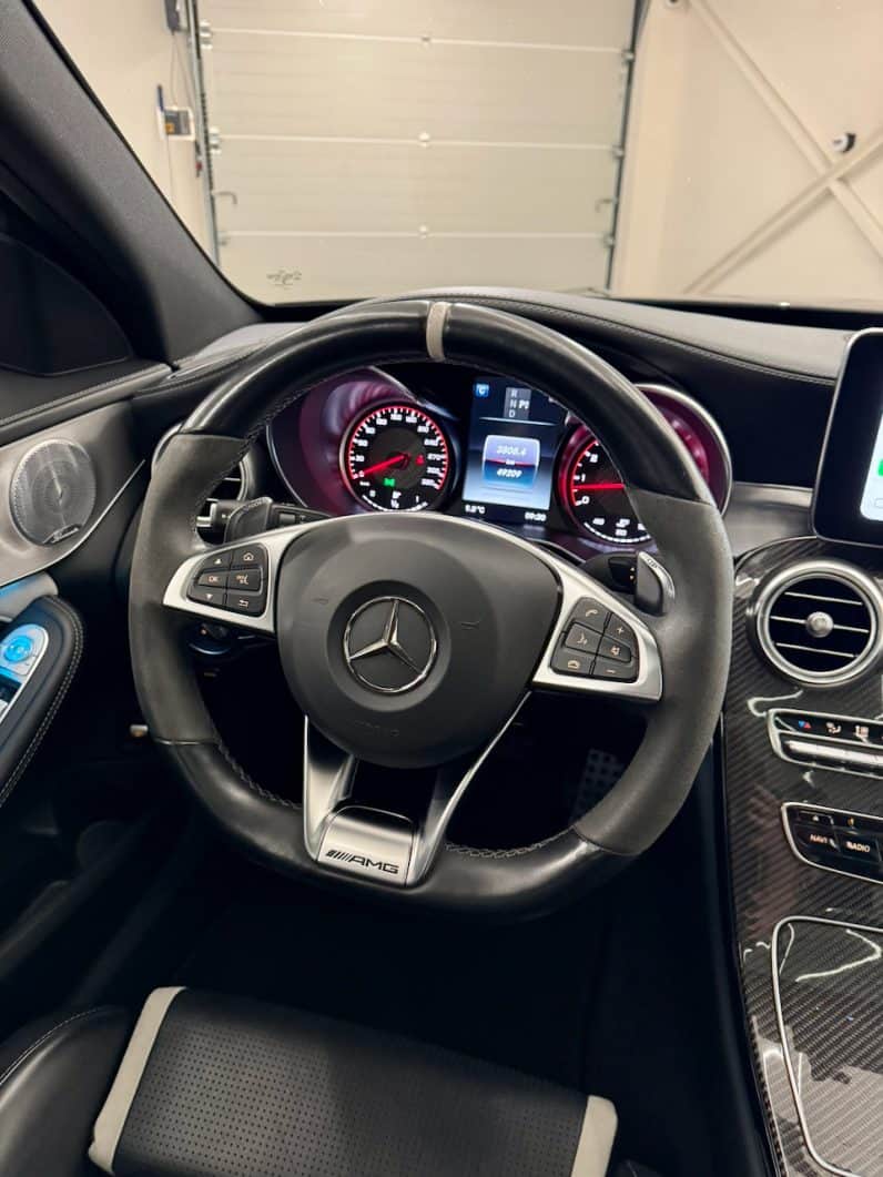 
								MERCEDES CLASSE C63 S BREAK 4.0 V8 510 ch Speedshift MCT AMG full									