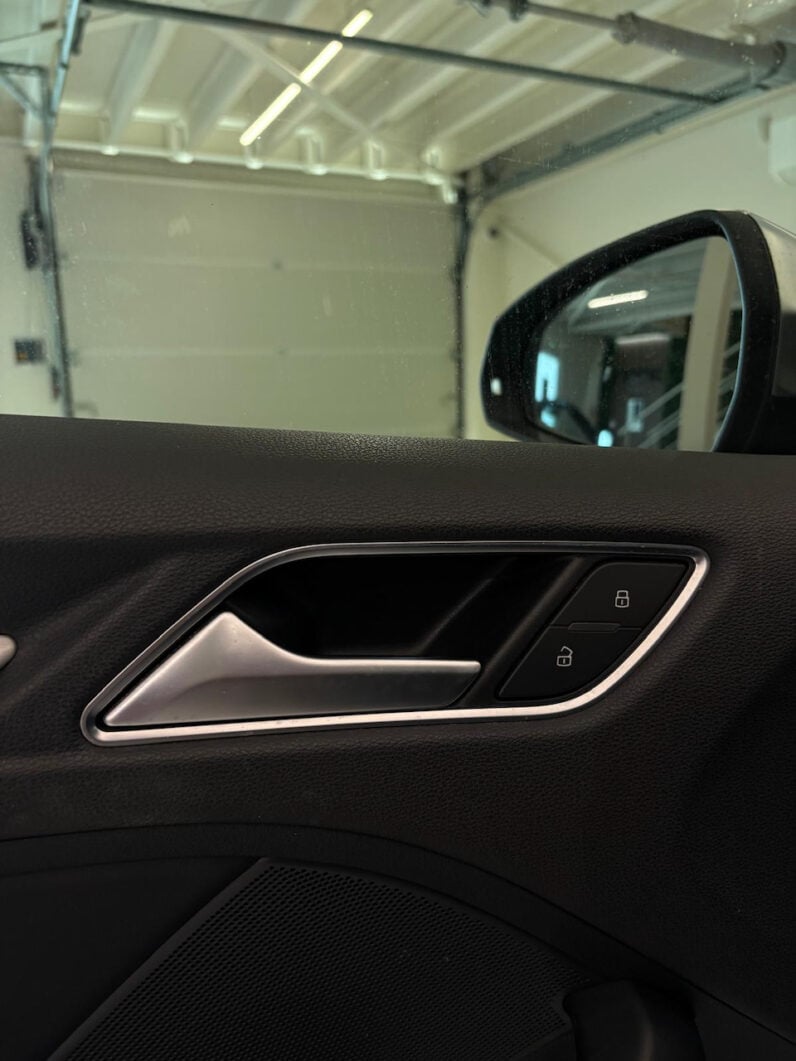 
								AUDI A3 Sportback 2.0 TDi S-Tronic6 S&S 150 cv S-Line full									