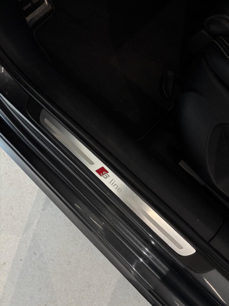 
								AUDI A3 Sportback 2.0 TDi S-Tronic6 S&S 150 cv S-Line full									