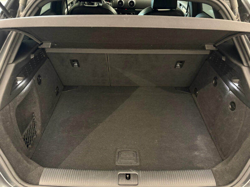 
								AUDI A3 Sportback 2.0 TDi S-Tronic6 S&S 150 cv S-Line full									