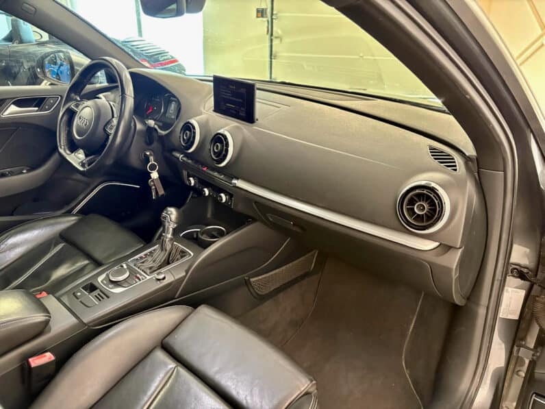 
								AUDI A3 Sportback 2.0 TDi S-Tronic6 S&S 150 cv S-Line full									