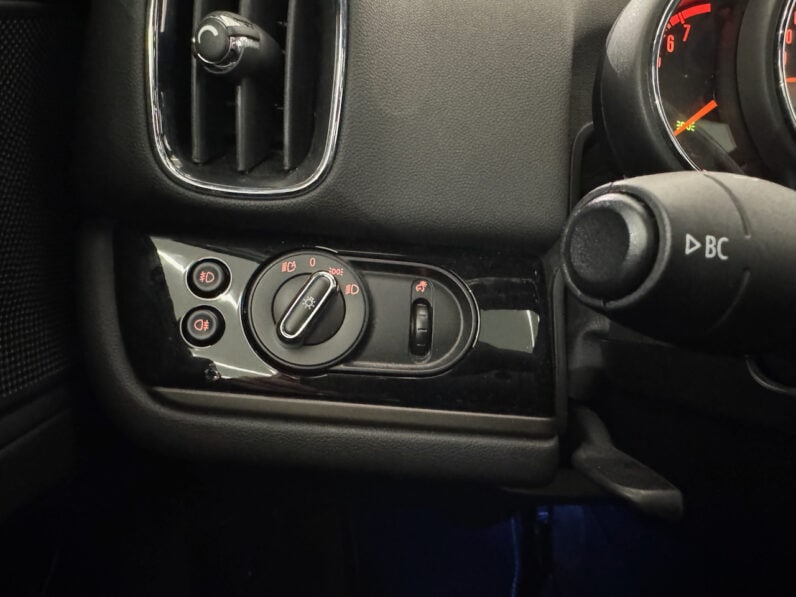 
								MINI Countryman Cooper 1.5 i 136 cv OAKWOOD full									