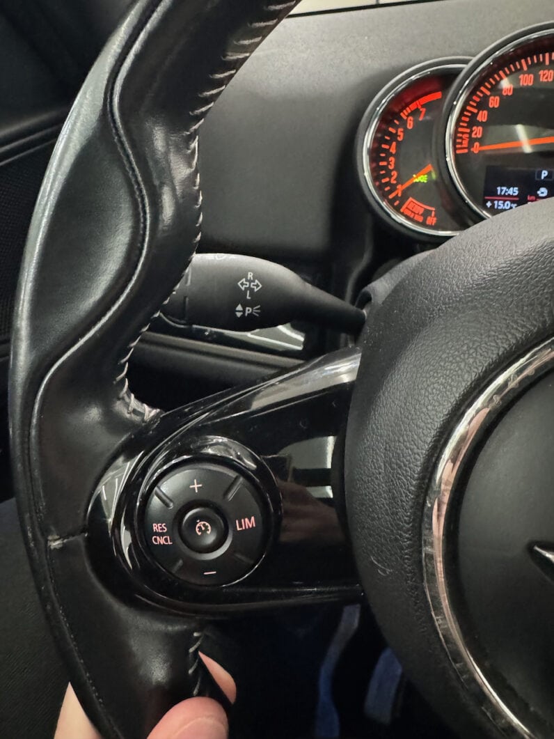 
								MINI Countryman Cooper 1.5 i 136 cv OAKWOOD full									