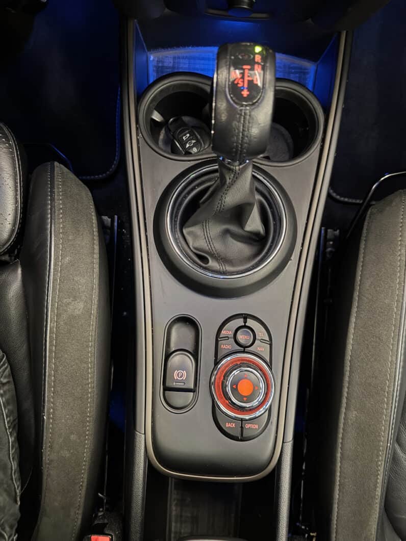 
								MINI Countryman Cooper 1.5 i 136 cv OAKWOOD full									