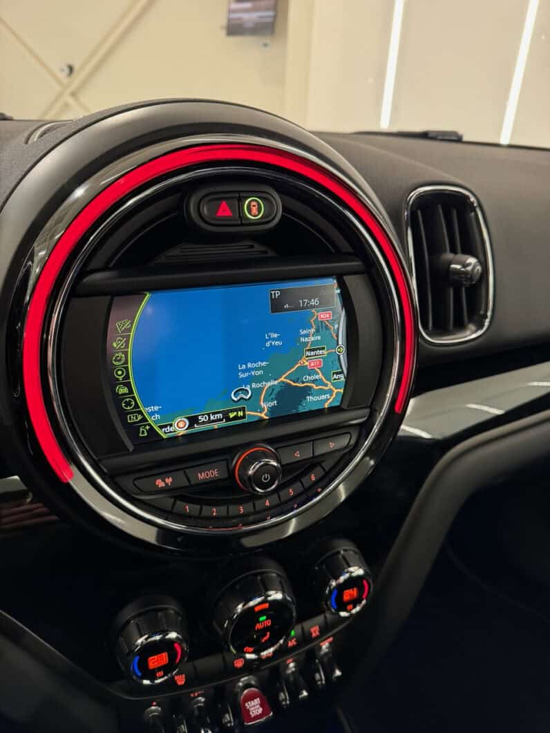 
								MINI Countryman Cooper 1.5 i 136 cv OAKWOOD full									