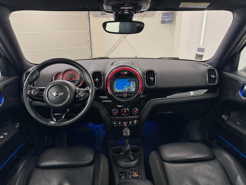 
								MINI Countryman Cooper 1.5 i 136 cv OAKWOOD full									