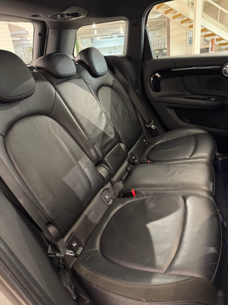 
								MINI Countryman Cooper 1.5 i 136 cv OAKWOOD full									