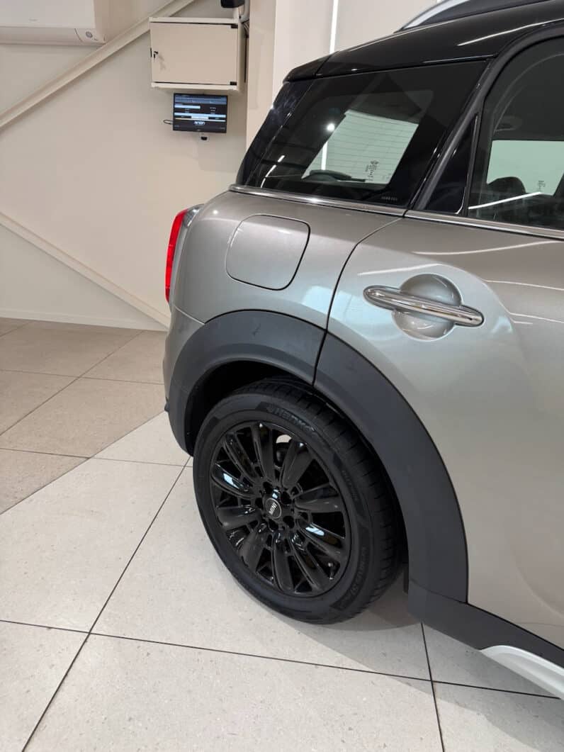 
								MINI Countryman Cooper 1.5 i 136 cv OAKWOOD full									