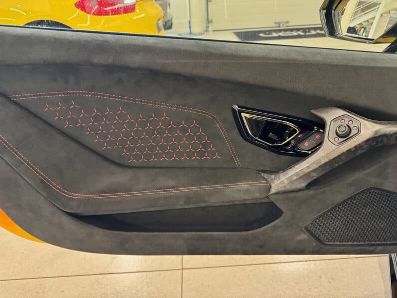 
								LAMBORGHINI HURACAN PERFORMANTE 5.2 V10 LP 640-4 full									