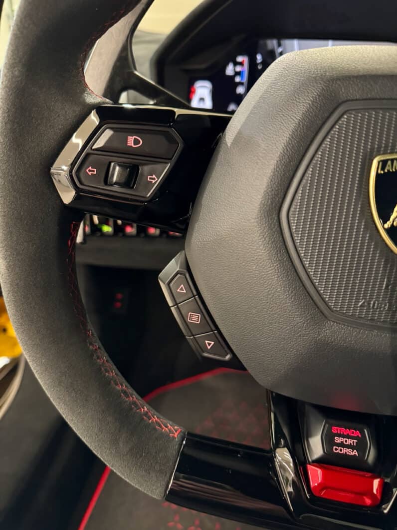 
								LAMBORGHINI HURACAN PERFORMANTE 5.2 V10 LP 640-4 full									