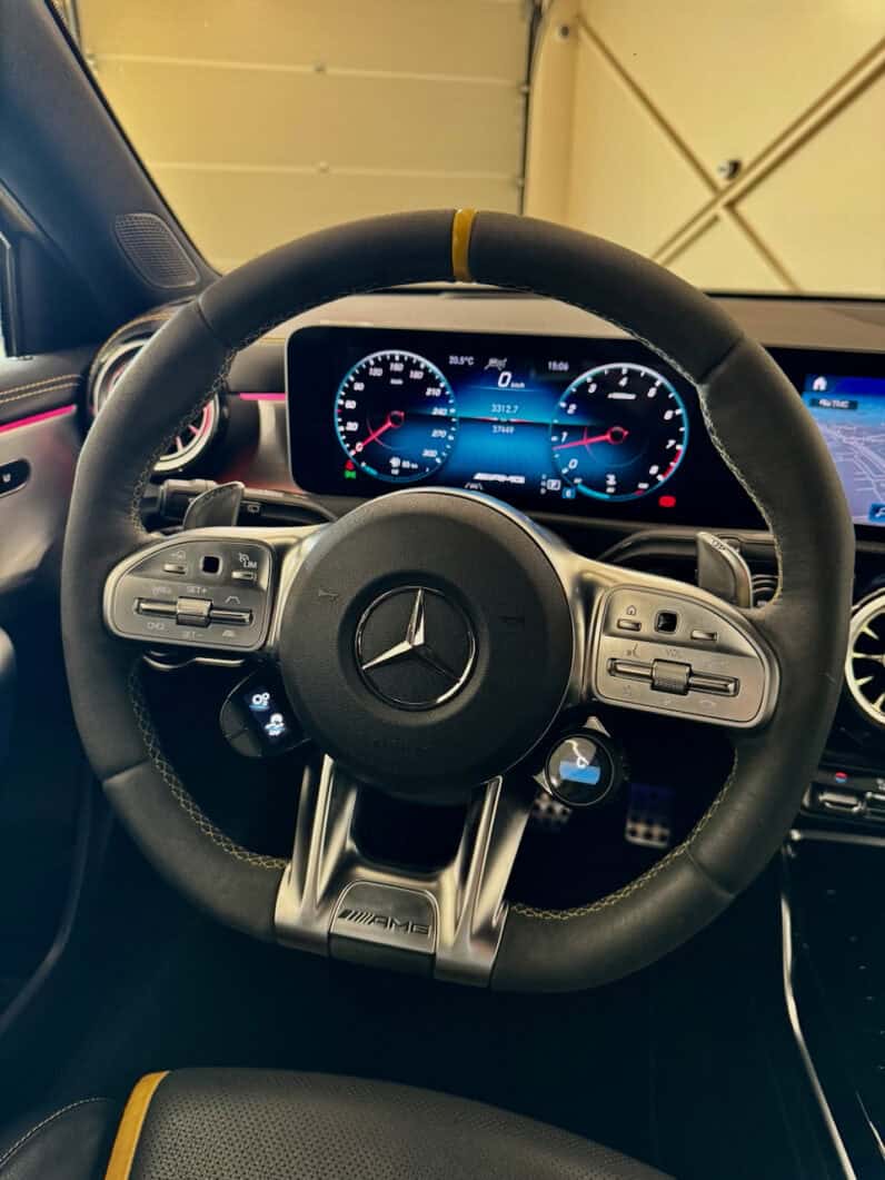 
								Mercedes-benz Classe A 45 S AMG 421 ch 4Matic+ 8G-DCT Speedshift AMG full									