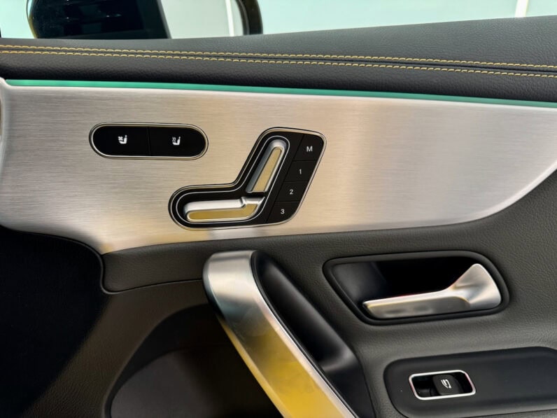 
								Mercedes-benz Classe A 45 S AMG 421 ch 4Matic+ 8G-DCT Speedshift AMG full									