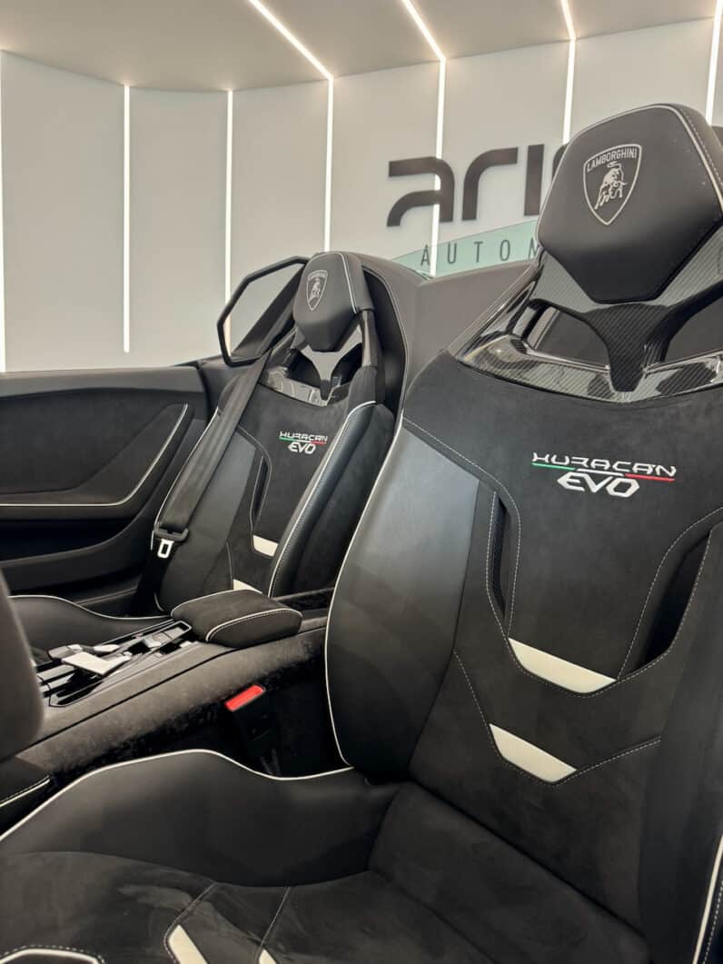 
								LAMBORGHINI HURACAN EVO RWD SPYDER 610 CH Blu Cepheus full									