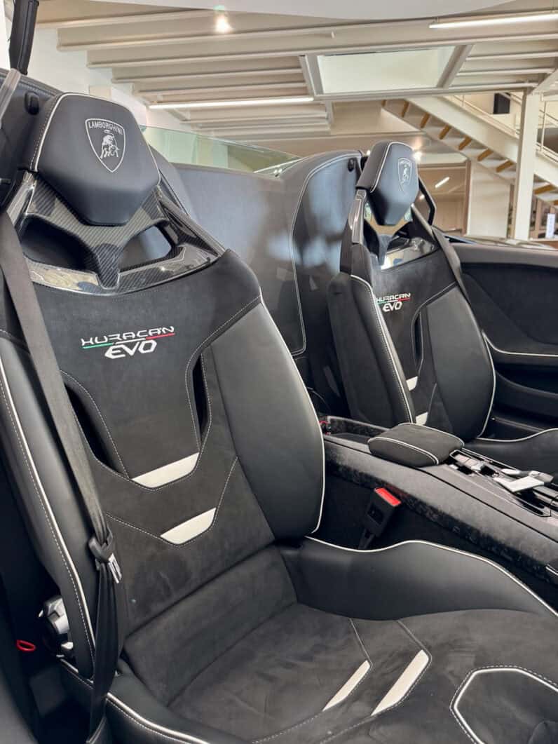 
								LAMBORGHINI HURACAN EVO RWD SPYDER 610 CH Blu Cepheus full									