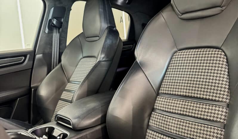 
								PORSCHE Cayenne Coupé E-Hybrid 3.0L V6 461 ch Pack Sport Allégé full									