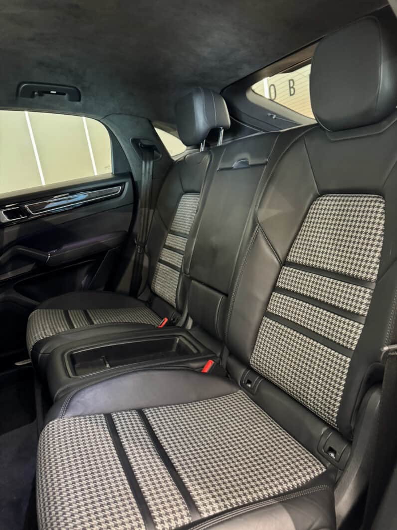 
								PORSCHE Cayenne Coupé E-Hybrid 3.0L V6 461 ch Pack Sport Allégé full									