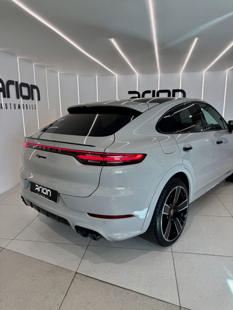 
								PORSCHE Cayenne Coupé E-Hybrid 3.0L V6 461 ch Pack Sport Allégé full									