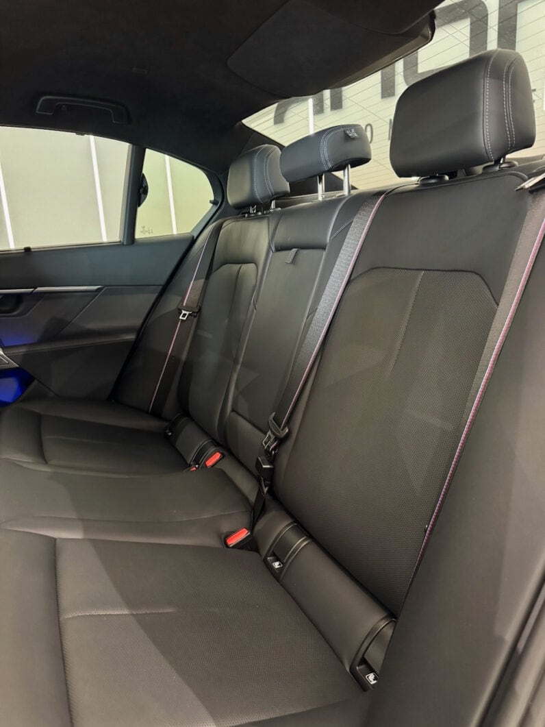 
								BMW M5 Berline 4.4 i V8 hybride rechargeable développant 727 ch, full									