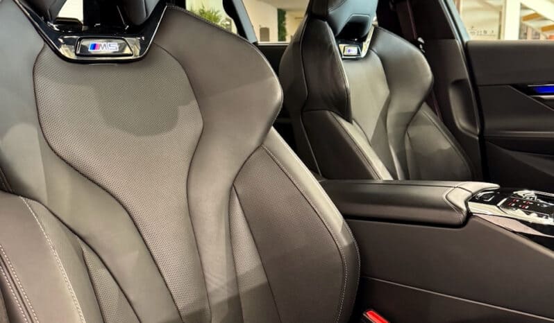 
								BMW M5 Berline 4.4 i V8 hybride rechargeable développant 727 ch, full									